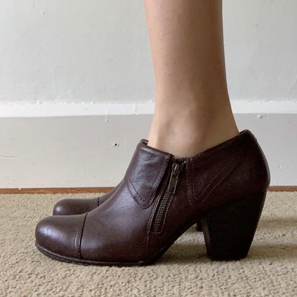Brown leather booties - Picture 4 of 5